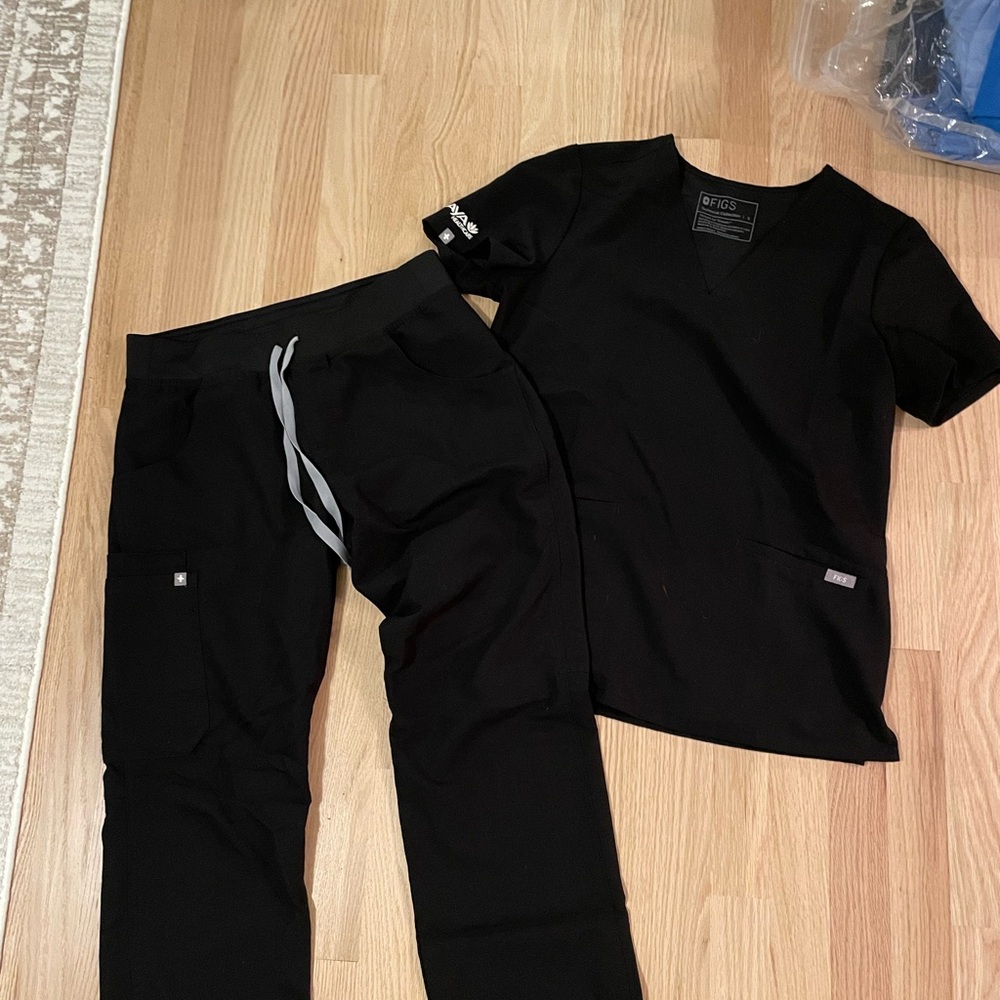 Women’s figs scrub set (size small)